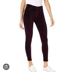 Joe’s Icon Velvet Jeans Mid-Rise Skinny W-27 In a fun Maroon/Plum Color